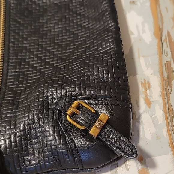Crossbody Elliott Lucca Bag - Picture 2 of 5